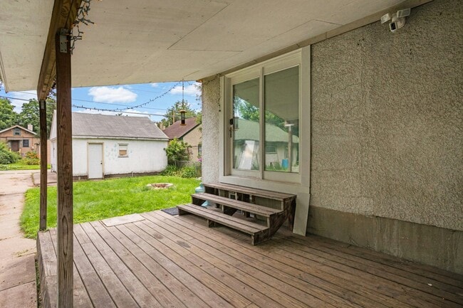 Building Photo - 864 19th Ave SE