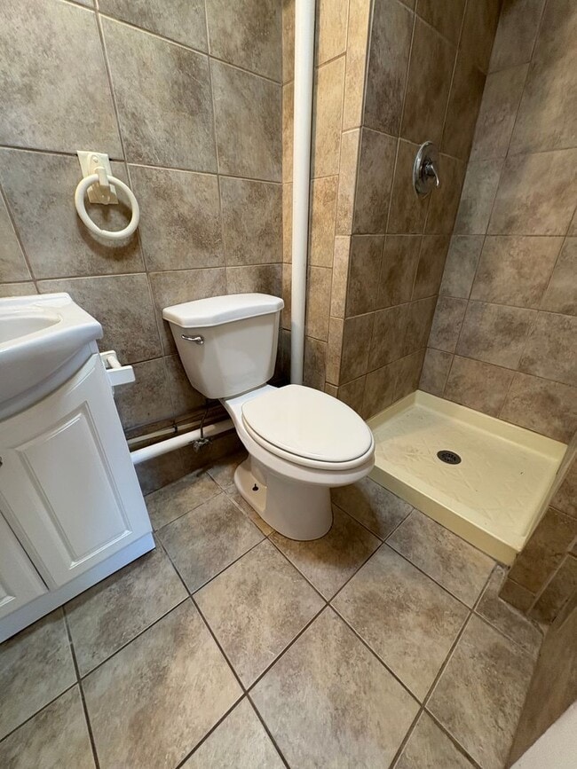 Building Photo - 608 9th St N