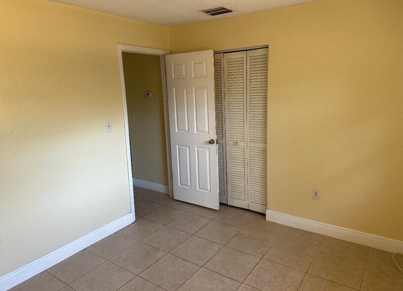 Building Photo - 1734 Gladys St