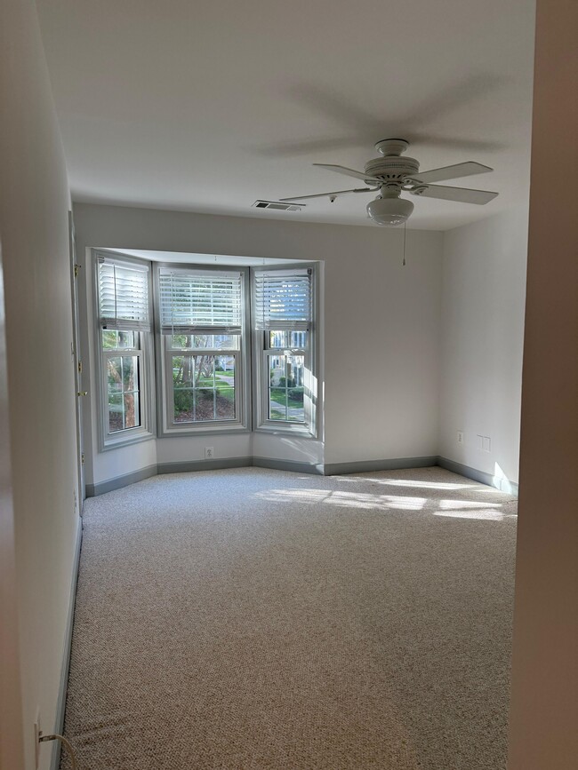 Building Photo - 12221 Fairfield House Dr