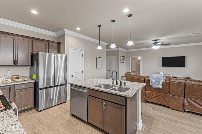 Building Photo - Legacy Pointe