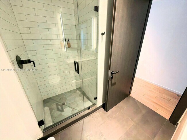 Building Photo - 398 NE 5th St