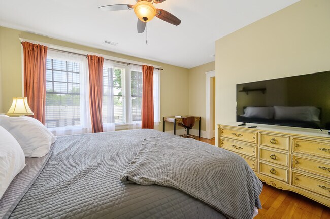 Primary bedroom - 1608 Fayetteville St