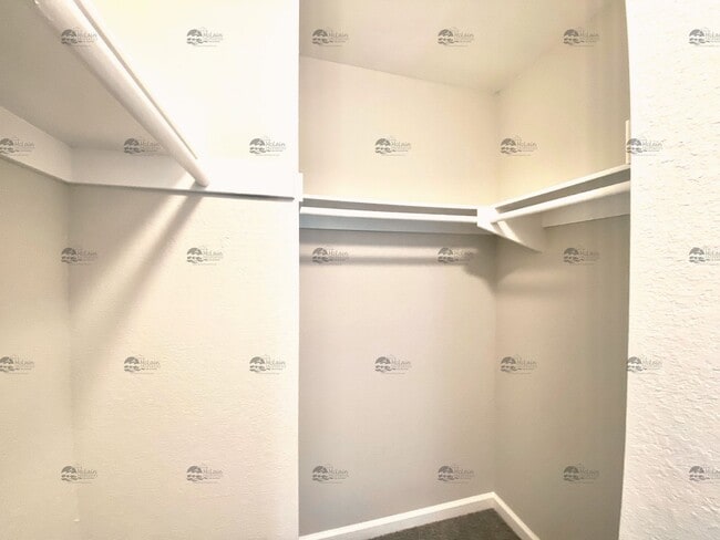 Building Photo - Updated 3BD/2BA with Air Conditioning