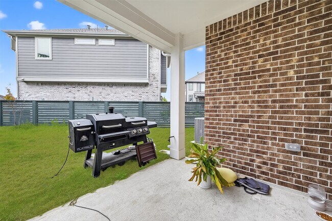 Building Photo - 15162 Post Oak Fls Dr