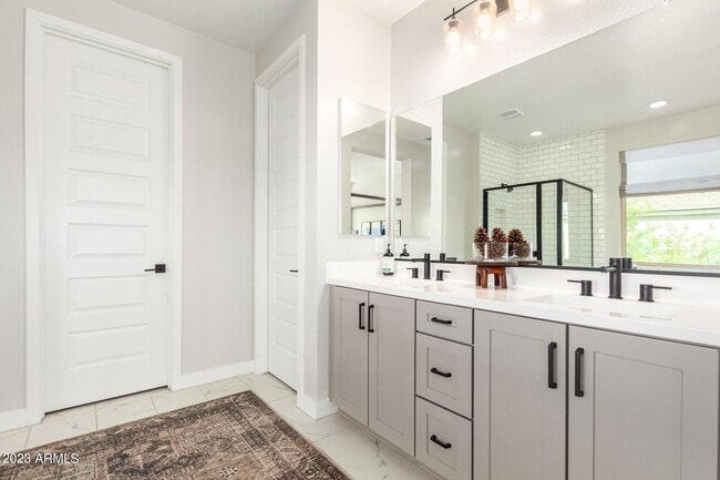 Building Photo - 2029 W Kinfield Trail