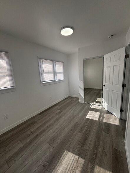 Building Photo - 1956 1/2 Park Grove Ave