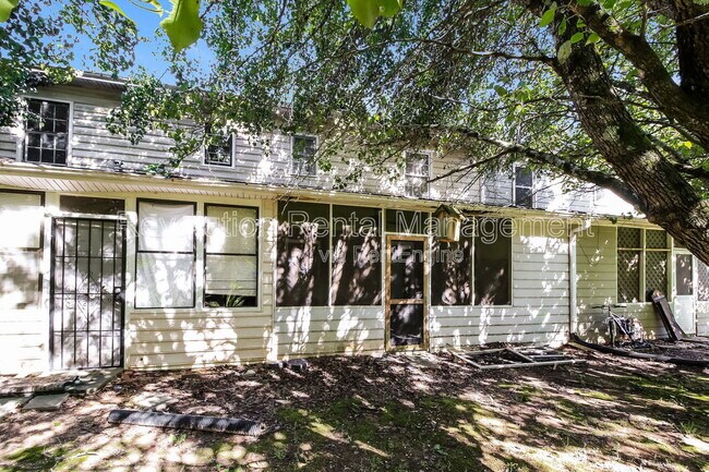 Building Photo - 2140 Kings Gate Cir