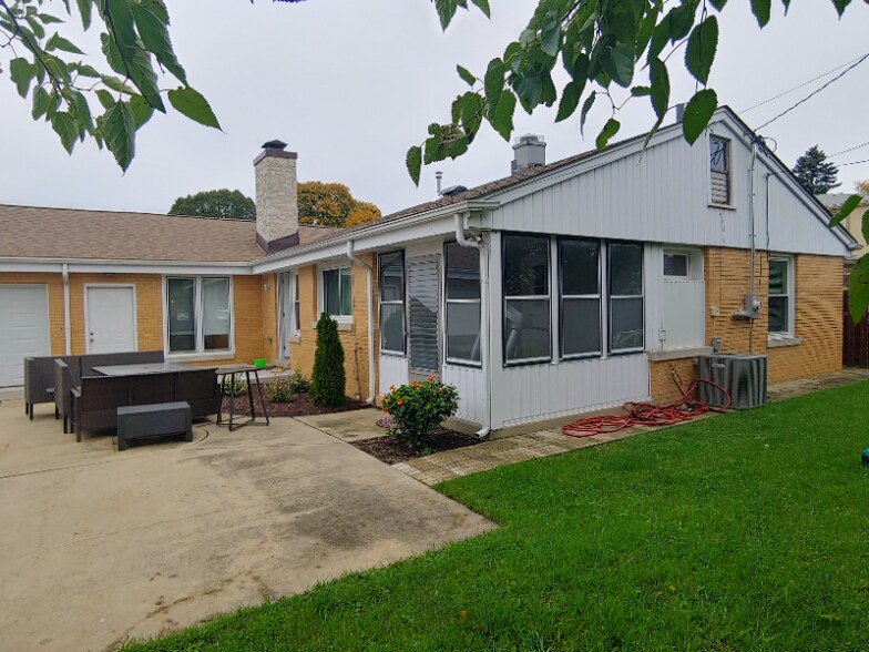Building Photo - 5015 N Oketo Ave