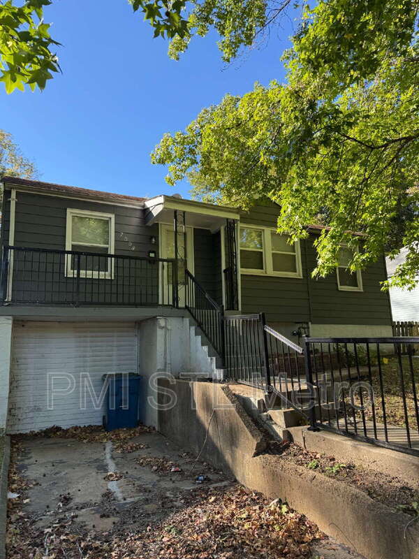 Primary Photo - 7008 Paisley Dr