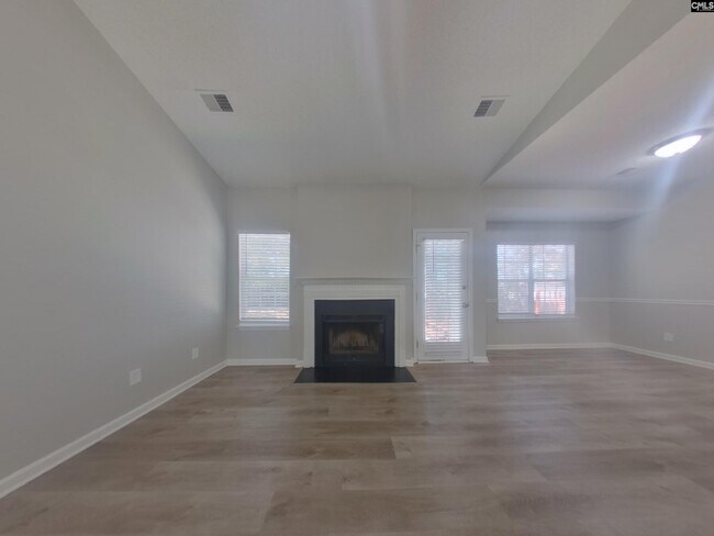 Building Photo - 111 Glendevon Way