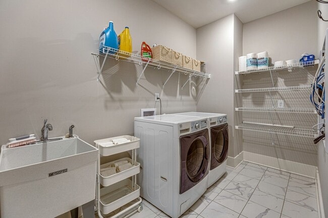 Building Photo - 7542 Delancey Dr