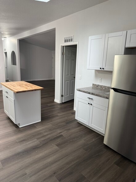 Building Photo - 6804 NE 56th Ave