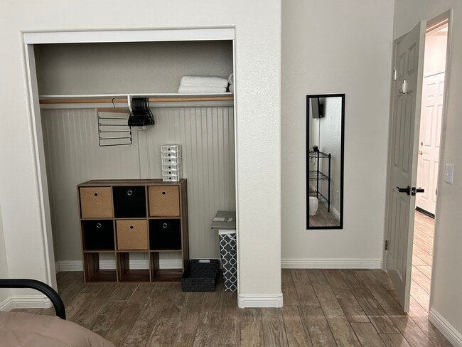 Building Photo - 10960 Knoxville Way