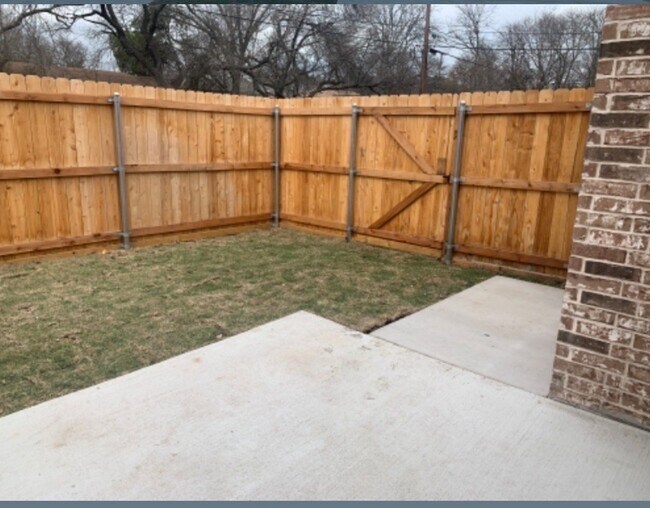 Building Photo - 3224 Belmont Dr