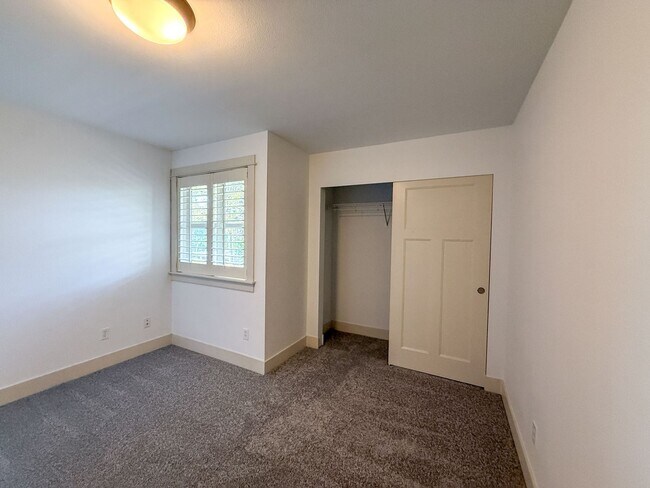 Building Photo - 3Bd/2.5Ba Seattle Townhouse
