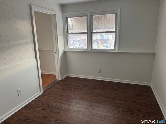 Building Photo - 47 Pershing Dr