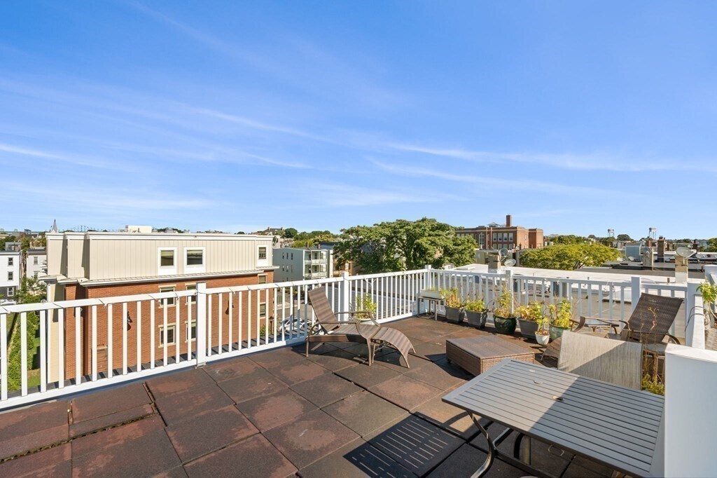 Building Photo - 156 Chelsea St