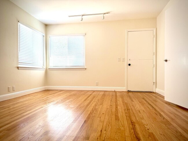 Building Photo - 673 Georgia Ave