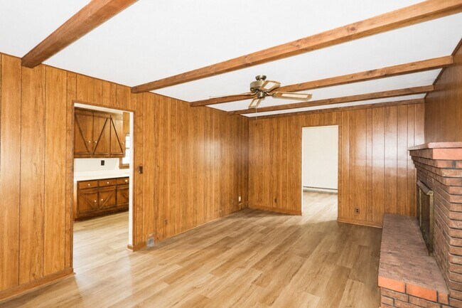 Building Photo - 3750 Robinson Dr