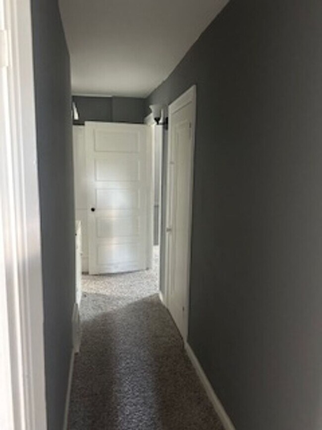 Building Photo - 2-Bedroom Apartment in Quiet 4-Plex with O...