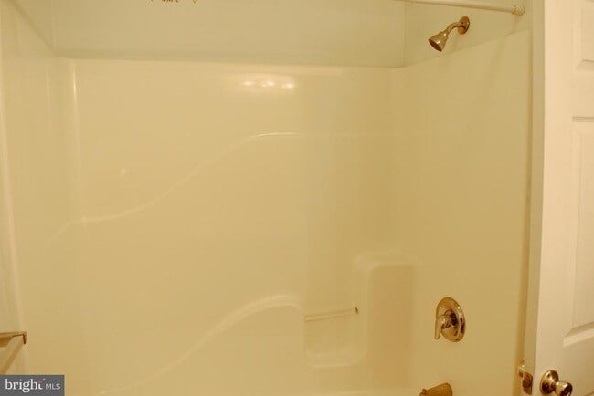 Building Photo - 2807 Roosevelt Dr