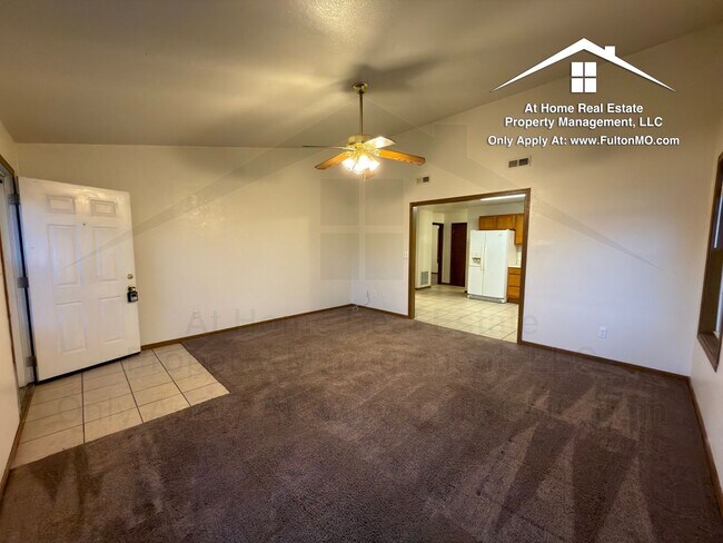 Building Photo - Sabre Circle 497–499 Duplex