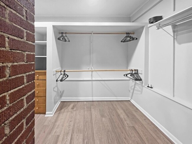 Building Photo - 86 Keer Ave