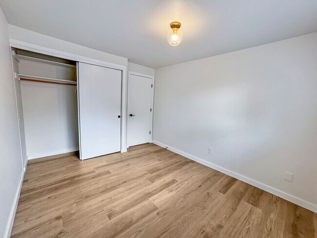 Building Photo - Immaculate Single-Level Home