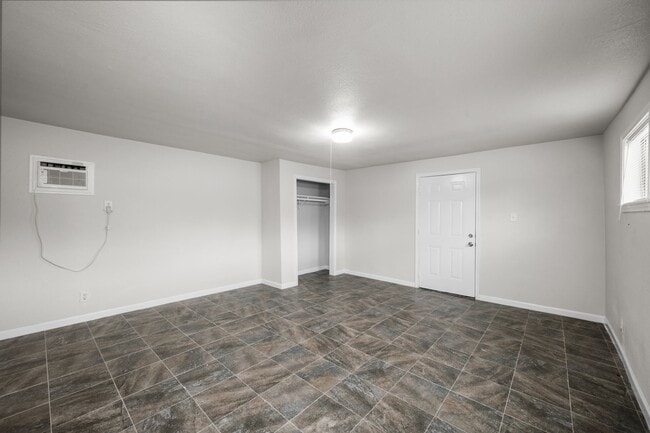 Building Photo - 5519 Chapman St