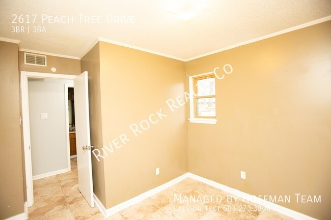 Building Photo - 2617 Peach Tree Dr