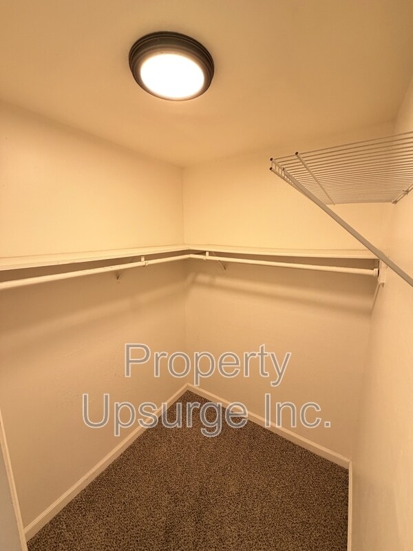 Building Photo - 330 Bird St