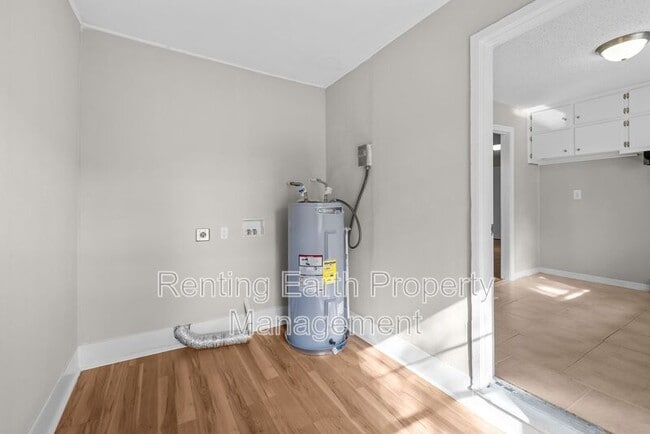 Building Photo - 7404 Paris Ave