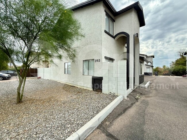 Building Photo - 2153 W Morten Ave