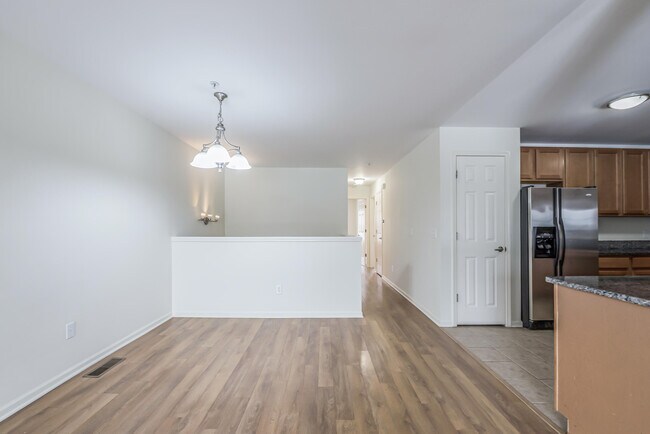 Building Photo - 120 W Oakbrook Dr