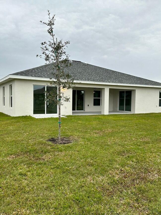 Building Photo - 2926 Diplomat Pkwy W