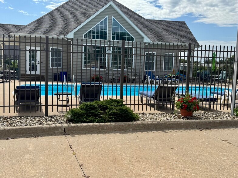 Building Photo - 4102 Creek Hill Dr