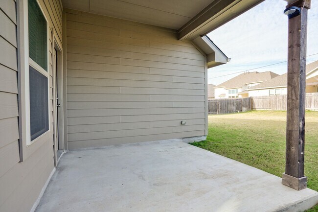 Building Photo - Warm & Inviting 4 Bedroom, 2 Bath House for Rent