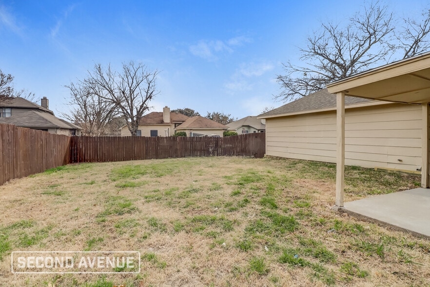 Building Photo - 8802 Briarwood Dr