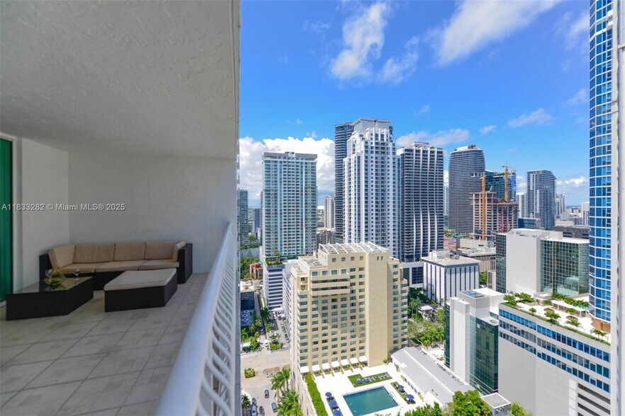 Building Photo - 1200 Brickell Bay Dr
