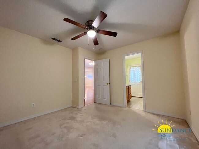 Building Photo - 2130 Pepper Dr