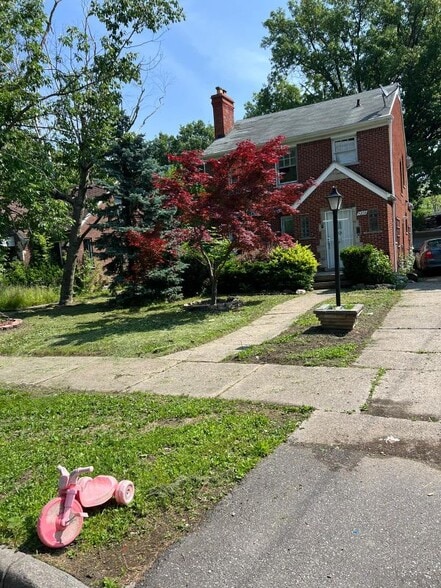 Building Photo - 5214 Hereford St