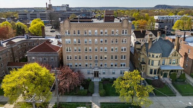 Building Photo - Traymore Apartments