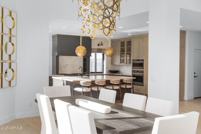 Building Photo - 5841 N Echo Canyon Cir