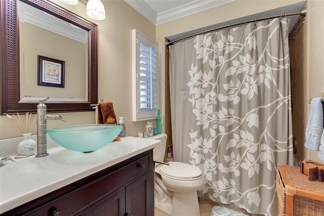 Building Photo - 952 Fairway Dr