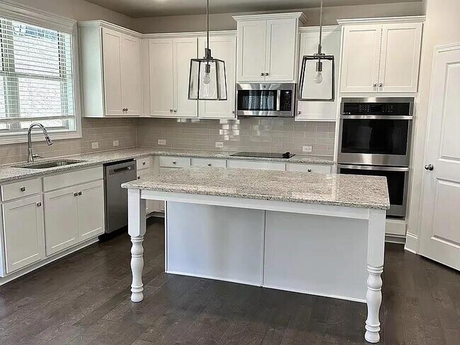 Building Photo - 1850 Silver Crst Wy