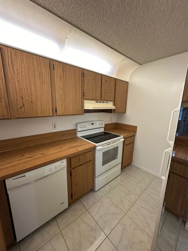 Building Photo - Beautiful 2/2 Unit at Lakewood Village at ...