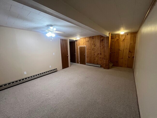 Building Photo - 1 Silvermine Manor