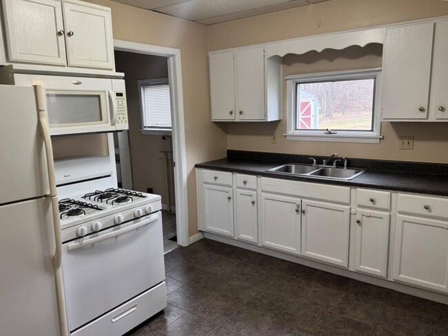 Building Photo - 1872 Miles St