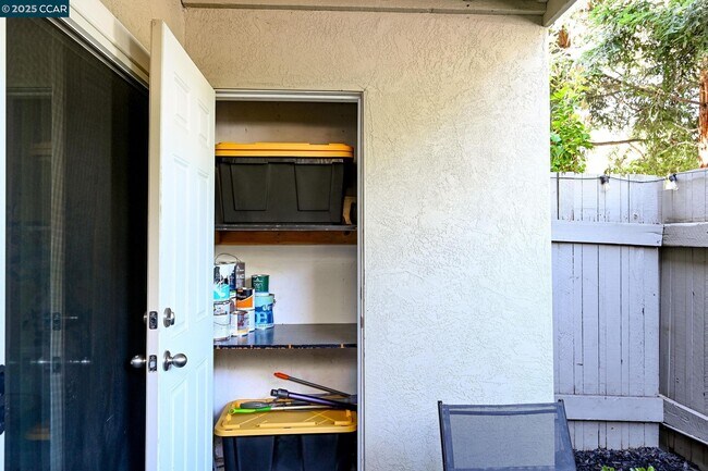 Building Photo - 2560 Walnut Blvd